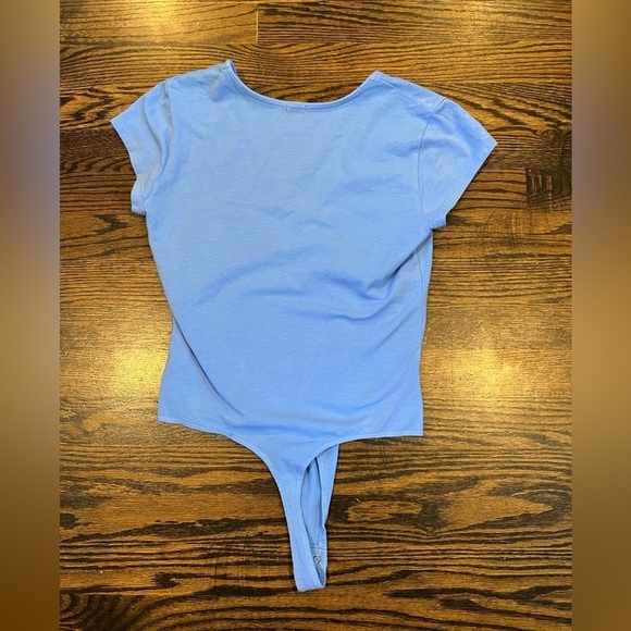 MONROW Thong V Neck Bodysuit Blue Size Small Minimalist Comfy Stretchy NWT - Picture 3 of 6